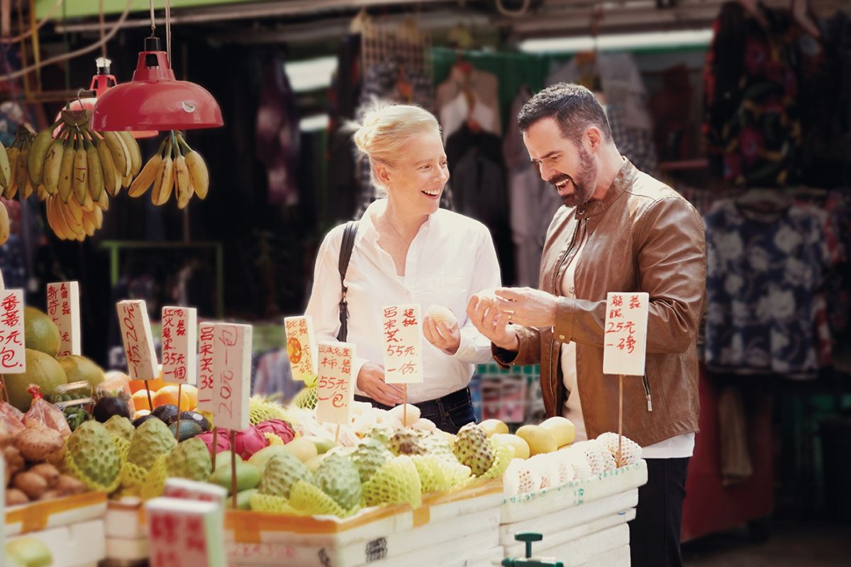 CDHKG_mongkok_local_market_step_outside