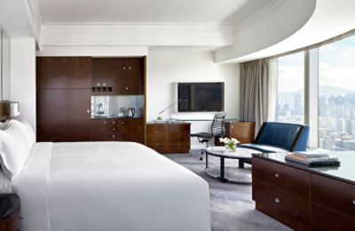 香港康得思酒店全景商务客房设有特色Dream Bed甜梦睡床，让您在城市美景中酣然入梦。