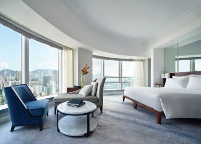 香港康得思酒店全景商务客房空间寛敞，散发如家暖意，成就惬意舒适的私人住宿空间。
