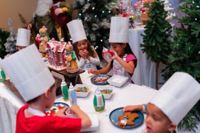 kids decorating cookies