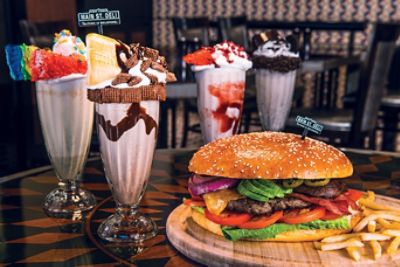 tlhkg-main-st-deli-drink-strawberry-fields-classic-delis-shakes.jpg
