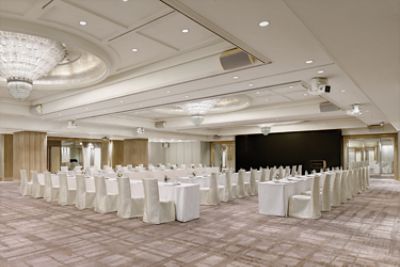 香港朗廷酒店的宴會廳裝潢迷人，適合舉行商務會議、聯誼聚會及大小會議。