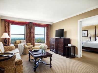The Langham’s 379 guestrooms feature 36 spacious suites and 8 private cottages to accommodate your attendees.