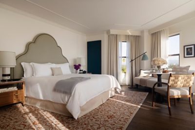The Langham Huntington Deluxe Premier Room features hardwood floors and views of Pasadena or our hotel gardens.