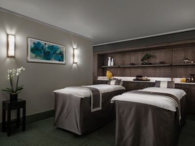 TLLON_Chuan_Spa_Moon_Gate