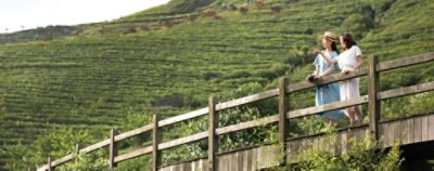 cd-destinations-dongqian-lake-outside