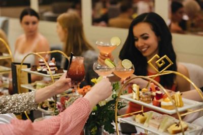 Experience the elegant environment of the Chandelier Lounge with the family. Enjoy delicious treats and pastries with tea.