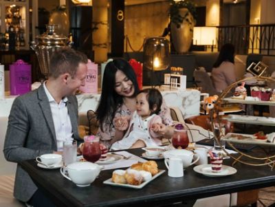 Experience the elegant environment of the Chandelier Lounge with the family. Enjoy delicious treats and pastries with tea.