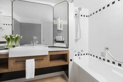 Cordis Auckland superior hotel bathroom 