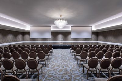 The Crystal Room offers a bright and elegant venue for banquets with 200 guests, or a theatre-style conference for 280 guests