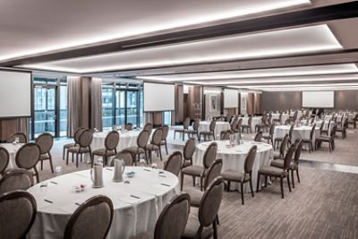 The Jade Room is one of our most versatile venues and can seat up to 294 guests