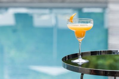 cddql-wellness-swimming-pool-cocktails-by-the-pool.jpg