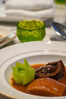 cdhgh-ming-court-braised-tender-abalone-with-pomelo-peel.jpg