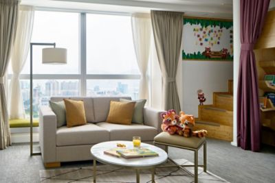 cdhkg_familykidroom_sittingroom