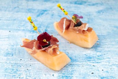 lpcan-alfresco-highlighted-dishes-parma-ham-stuffed-green-olives-and-honeydew-melon.jpg