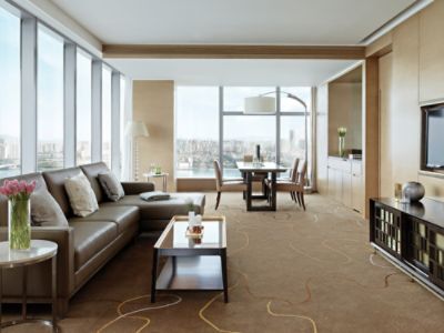 lpcan-executive-suite-living-room.jpg