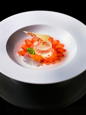 lpcan-ming-court-highlighted-dishes-white-wine-jelly-and-lychee-pudding-with-strawberry.jpg