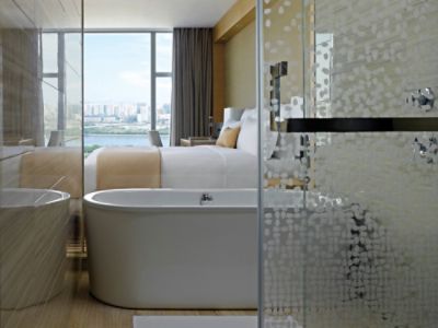 lpcan-deluxe-river-view-room-bathroom.jpg