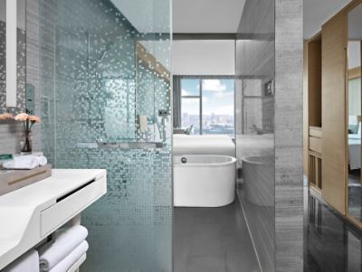 lpcan_deluxe_river_view_room_bathroom_2024.jpg