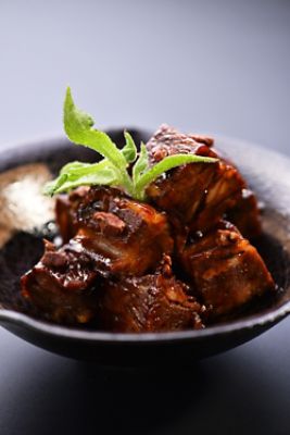 lphan-ming-court-highlighted-dishes-braised-boneless-beef-rib-in-soy-sauce-and-hickory.jpg