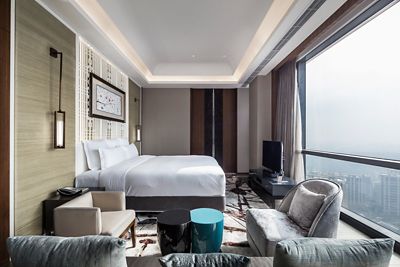 lphan-chairman-suite-bedroom.jpg