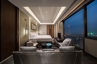 Lphan-chairman-suite-bedroom.jpg