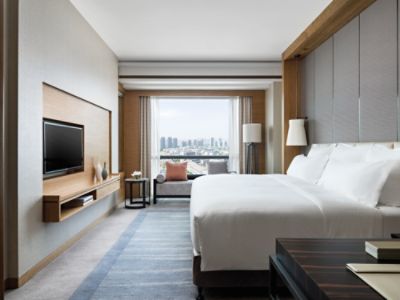 lphan-superior-room-king.jpg
