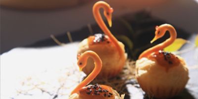 lpnbo-ming-court-highlighted-dishes-swan-shaped-egg-yolk-paste-puff.jpg