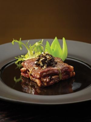 Lpnbo-ming-court-wagyu-beef-with-wild-mushroom-and-black-truffle.jpg