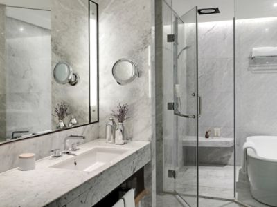 lpxia-executive-room-bathroom.jpg