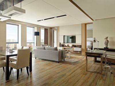 lpxia-executive-suite-living-room.jpg