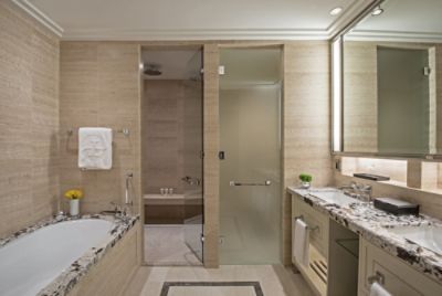 tlchi-deluxe-premier-river-view-room-bathroom.jpg
