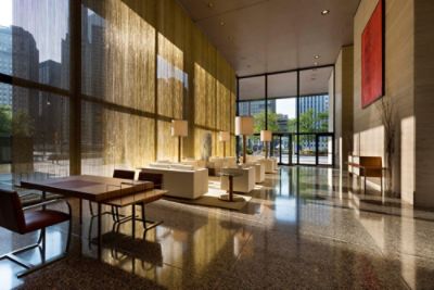 The Langham, Chicago resides in the last office building designed by legendary architect Mies van der Rohe. 