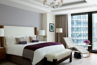 The Langham Chicago Luxury Hotel One Bedroom River View Suite Bedoom