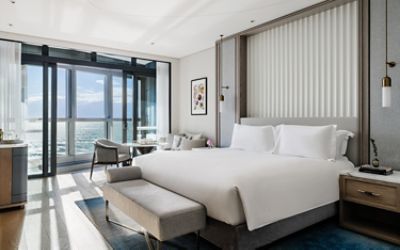 The Langham Gold Coast luxury hotel Deluxe Ocean View Room Bedroom