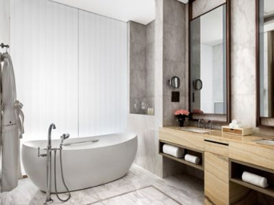tlhfe-executive-suite-bathroom.jpg