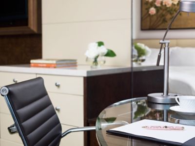 tlhhk-superior-courtyard-view-room-mood-shot