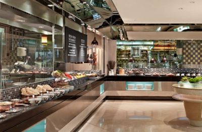 位於尖沙咀的 The Food Gallery 提供令人一試難忘的自助餐體驗。 由酒店大廚即席烹調各種環球創意佳餚和地道美食，包括時令海鮮、新鮮沙律、精緻甜品等。