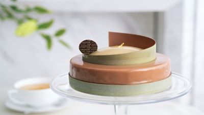 tlhkg-dining-earl-grey-and-pear-chocolate-mousse-cake.jpg