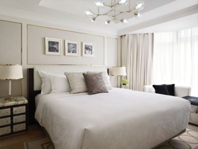 香港朗廷酒店董事套房特設Blissful 靜夜睡床，讓您酣然入夢。