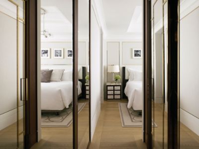 Tlhkg-director-suite-bedroom-02.jpg