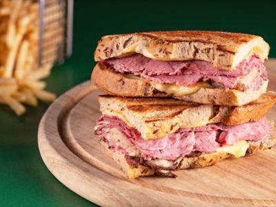 tlhkg-main-st-deli-main-st-deli-original-reuben-sandwich.jpg