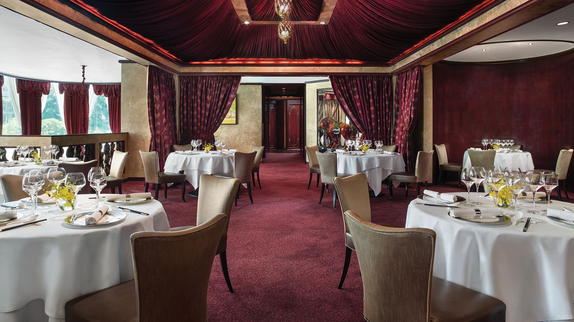 Restaurants Bars Fine Dining In Kowloon The Langham Hong Kong
