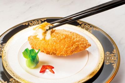 鮮甜蟹肉配上香甜洋葱，表面炸得香脆可口，滋味無窮。