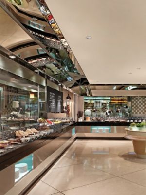 位於尖沙咀的 The Food Gallery 提供令人一試難忘的自助餐體驗。 由酒店大廚即席烹調各種環球創意佳餚和地道美食，包括時令海鮮、新鮮沙律、精緻甜品等。
