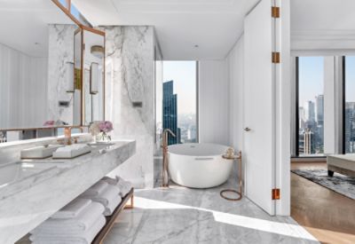 tljkt-executive-cityscape-room-bathroom-01.jpg