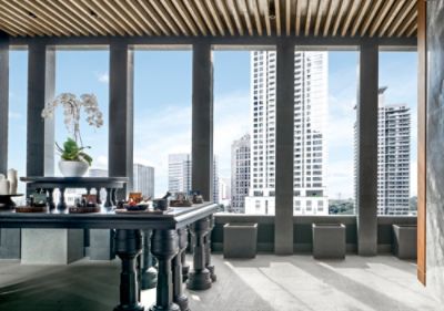 Chuan Spa’s design merges Chinese features with stylish luxury flair, guests can relax with the spectacular view of Jakarta.