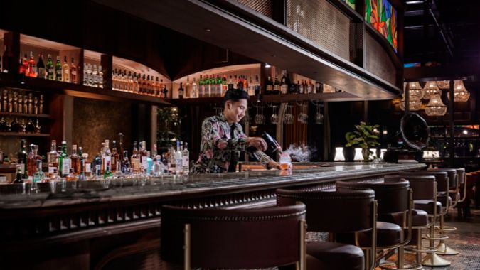 Yapon pornosi jamoat joyida onanizm