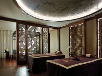Enjoy a luxurious stay with this package featuring a $100 credit to Chuan Spa.