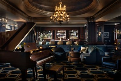 The Tap Room cocktail bar is a nod to the original hotel bar which opened in the 1930s - enjoy cocktails, wine and elevated bar bites.